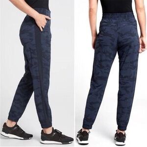 Athleta NWT Women’s Navy Camo Brooklyn Textured Joggers Size 14 Zip Pockets New